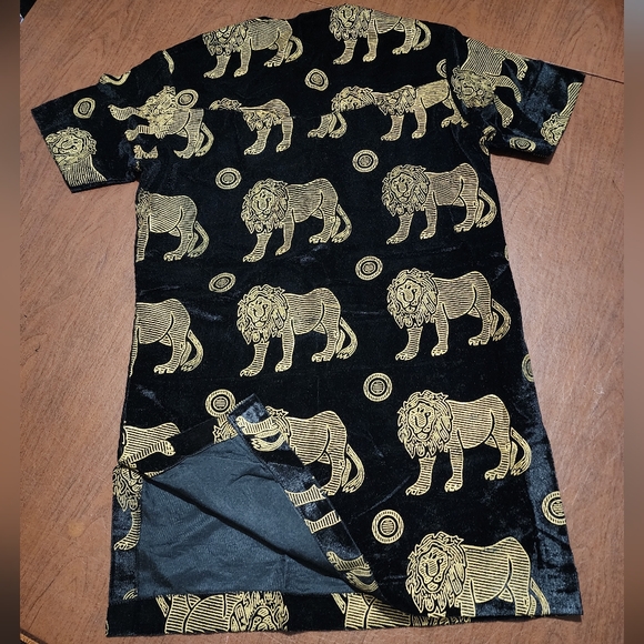 Seyimark Elegant Black and Gold Lion Print Men's Top - Picture 12 of 12